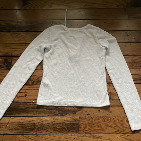 size XS while long sleeve Hollister with tie - Picture 4 of 4